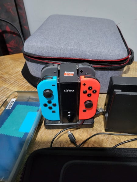 Nintendo switch MEGA BUNDLE - 2 games, 6 controllers and many accessories Carousel 8