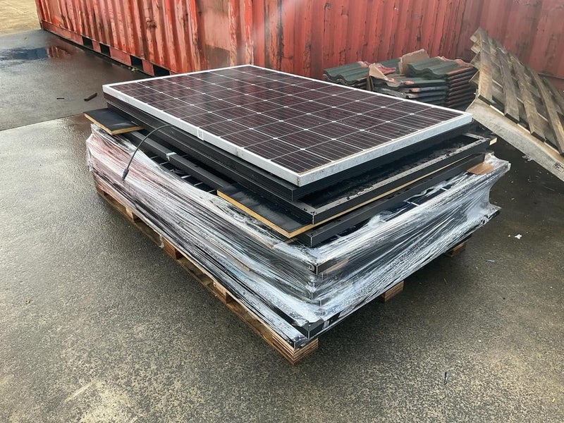 Pallet of Assorted Solar Panels (14 Units) Carousel 2