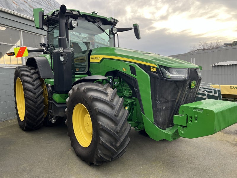 John Deere 8R 310 Carousel 2