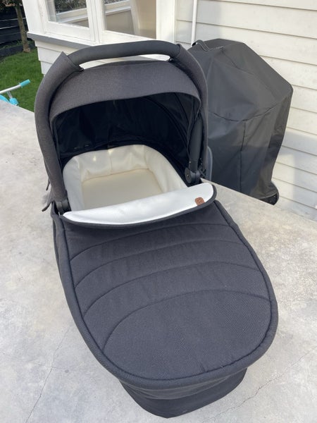 Edwards & Co Carry Cot Carousel 2