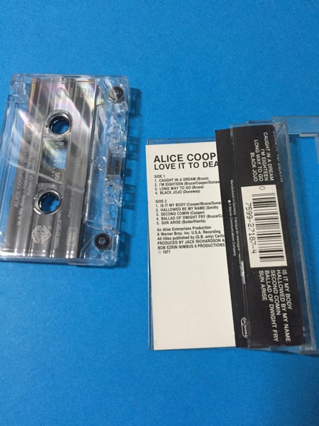 Alice Cooper: Love It To Death (Cassette) Carousel 3