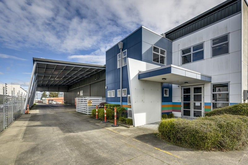 Image 1 of 18