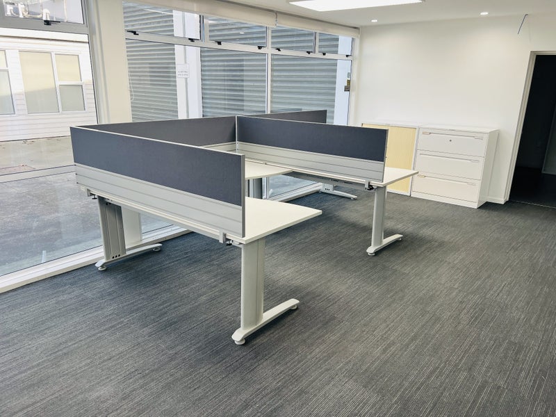 Quality corner desk, as new, quick sale wanted63616048982658111