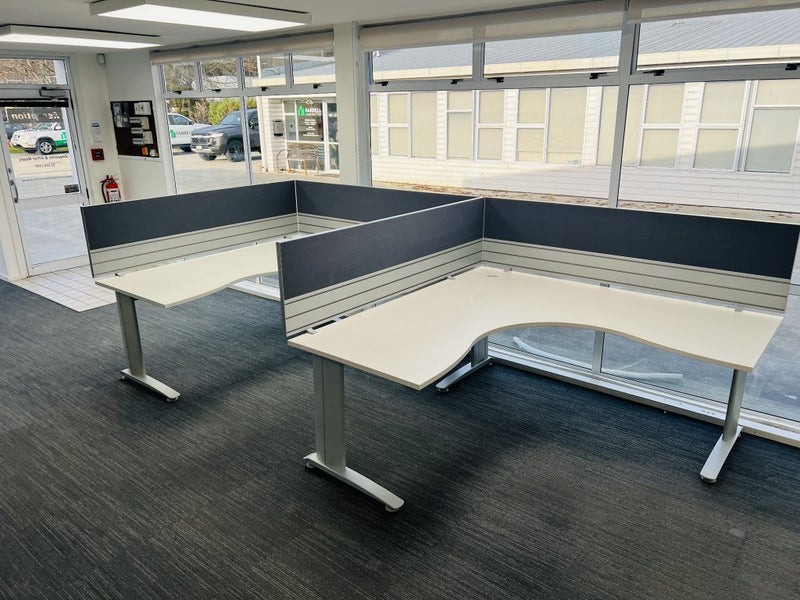 Quality corner desk, as new, quick sale wanted63616048982658112