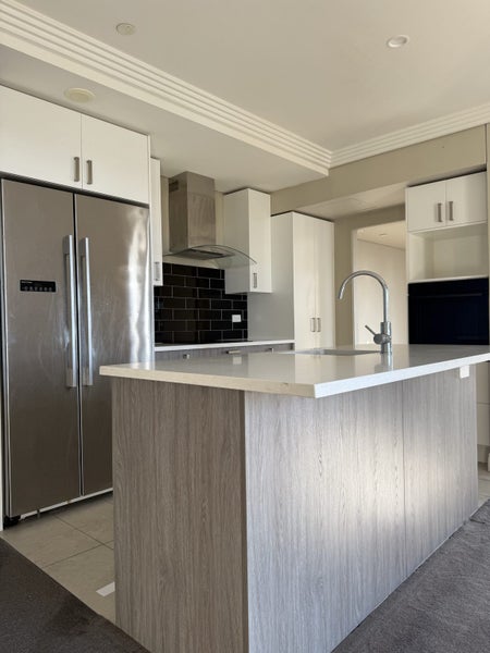 Beautiful Kitchen for sale Carousel 2