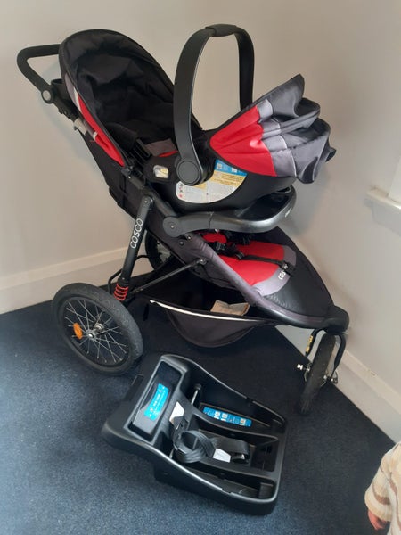 COSCO All terrain pram + baby capsule + base Carousel 1