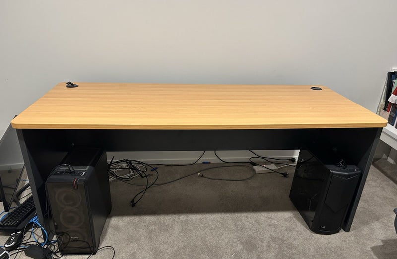 Large desk Carousel 1