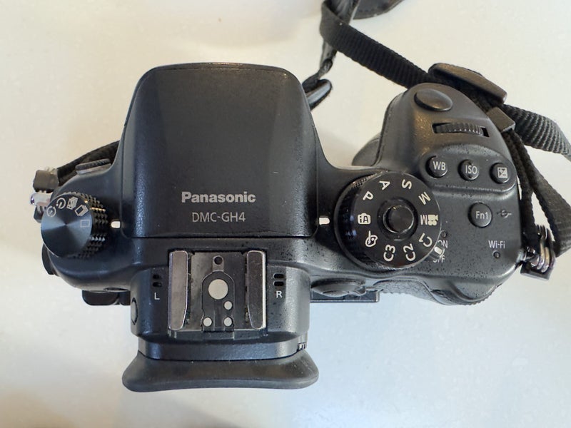 Panasonic Lumix GH4 kit – body + 3 lenses + mic + bag + extras Carousel 2