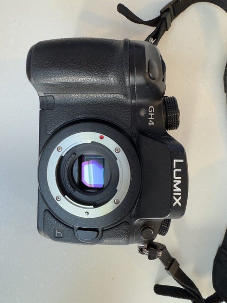 Panasonic Lumix GH4 kit – body + 3 lenses + mic + bag + extras Carousel 1