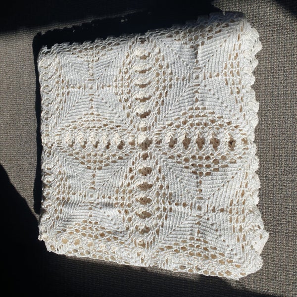 Large Vintage Hand Crocheted Bedspread Carousel 4