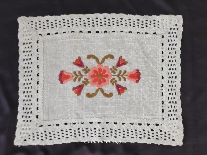 Vintage Doily Table Mat Embroidered Carousel 1