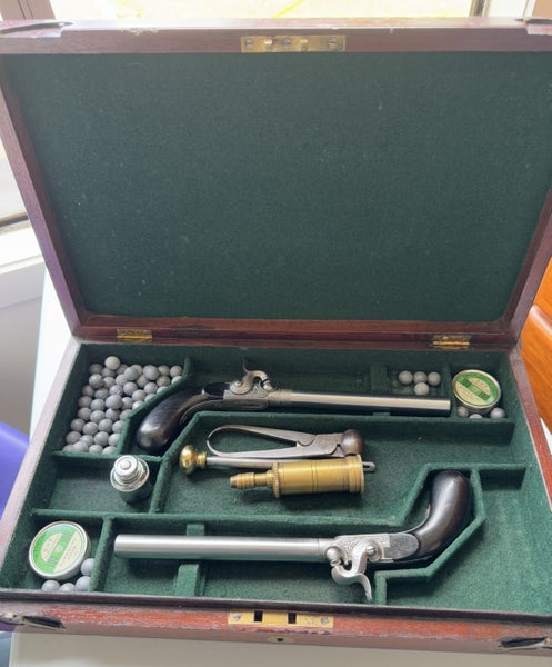 Matching pair of French single barrel percussion pistols Carousel 1