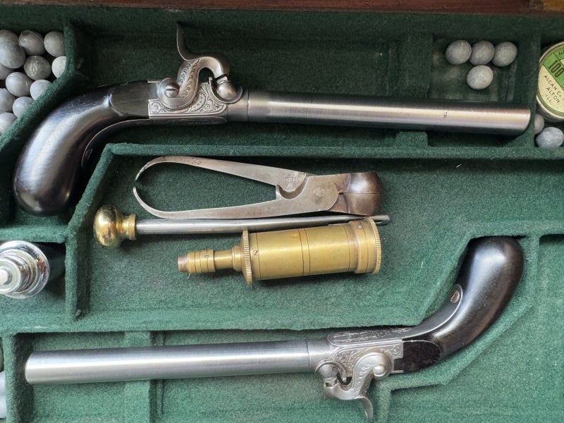 Matching pair of French single barrel percussion pistols Carousel 2