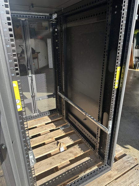 HP Server 19 inch Rack Cabinet (36inch deep) Carousel 6