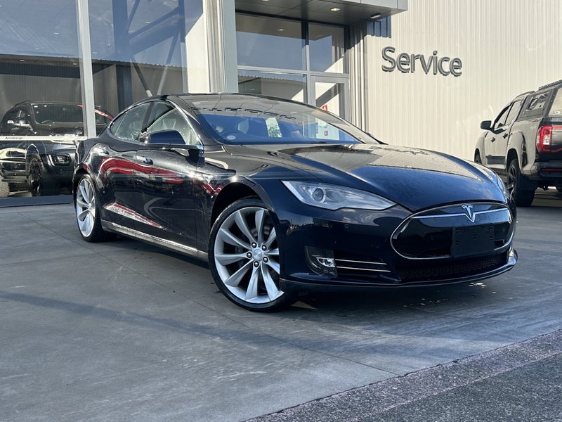 2015 Tesla Model S P8563612884054657110
