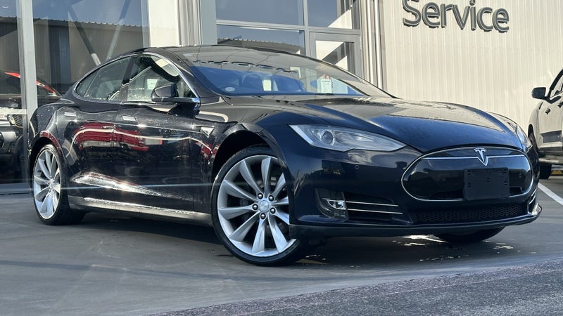 2015 Tesla Model S P8563612884054657111