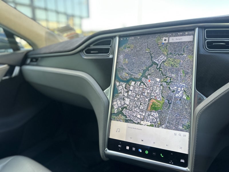 2015 Tesla Model S P8563612884054657114