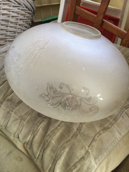 GLASS LAMPSHADE CHIP ON TOP RIM Carousel 1