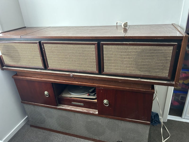 Record player parts fixer Carousel 1
