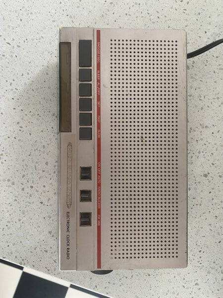 Groupman electronic clock radio vintage Carousel 2