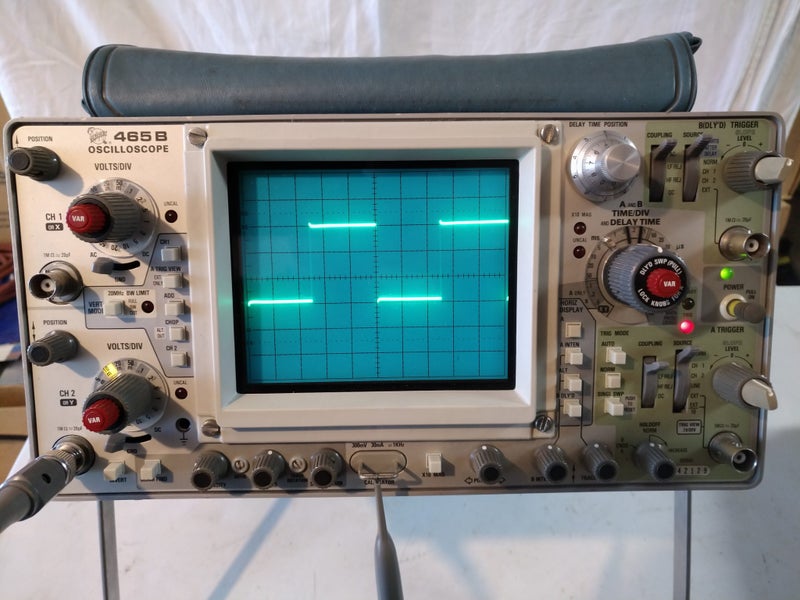 Tektronix 465B 100MHz Analogue Oscilloscope Carousel 1