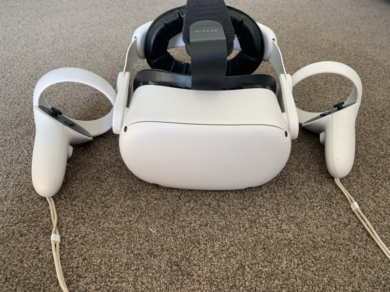 Oculus Quest 2 with Comfort headstrap Carousel 1