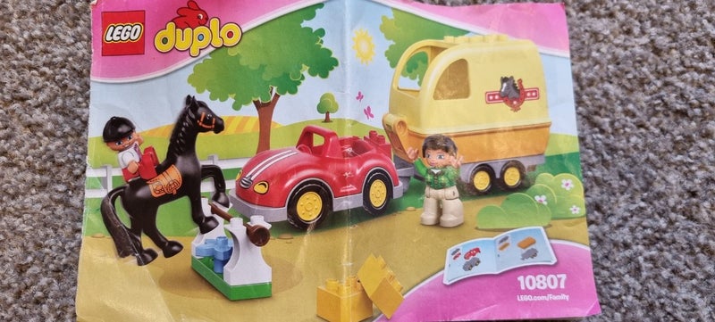 Duplo 10807 - Horse trailer set Carousel 2