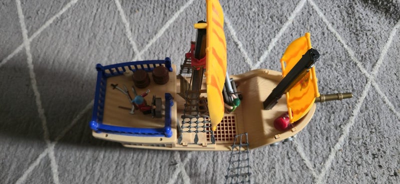 PLAYMOBIL "PIRATE SHIP AND FIGURES" + CANNON Carousel 2