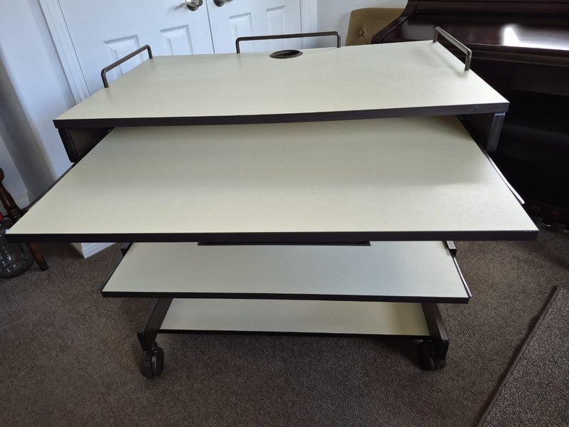 Computer Table / Desk Carousel 1