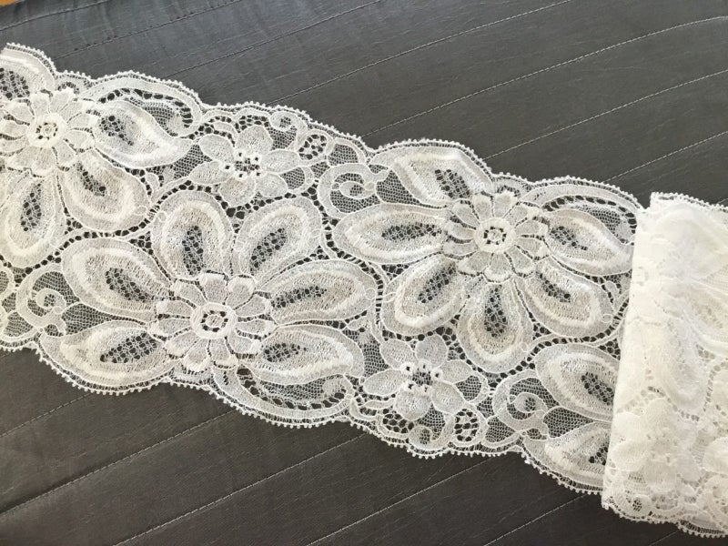 Wide white lace - 1m length x 11 1/2cm wide Carousel 1