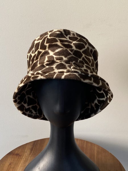Fabrique Giraffe Print Bucket Hat Made in Italy – Faux Fur Look, 55cm64455432800769113