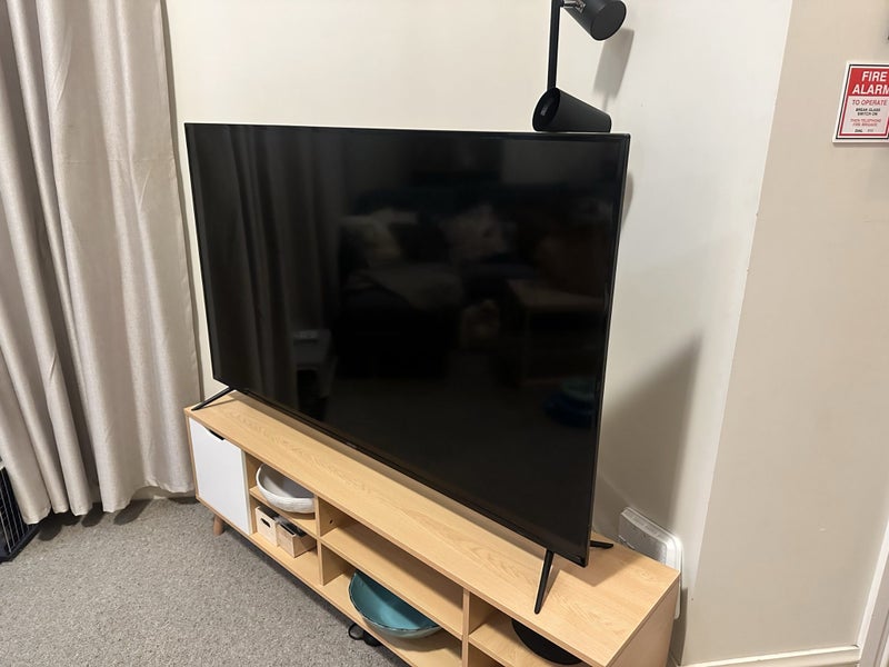Huge 57 Inch TV - Excellent Condition. Veon.63615896295553113