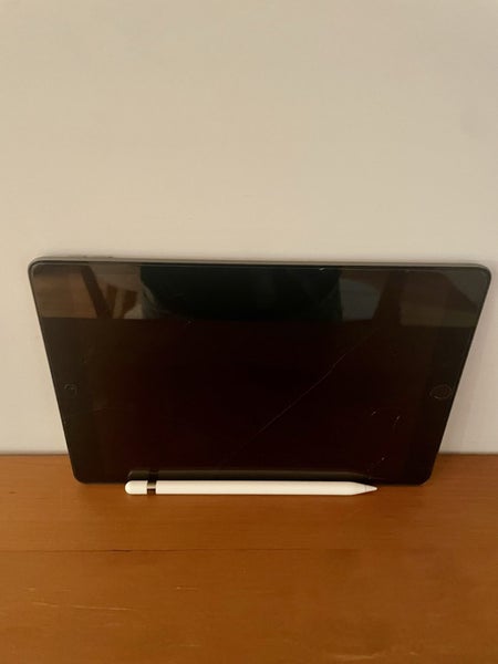 Apple iPad - 8th gen & Apple Pencil Carousel 1