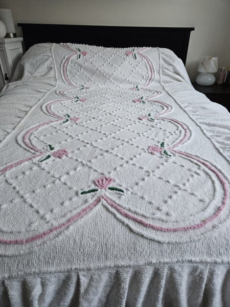 Vintage Fluffy White & Pink Roses Embossed Candlewick Bed Spread Carousel 2