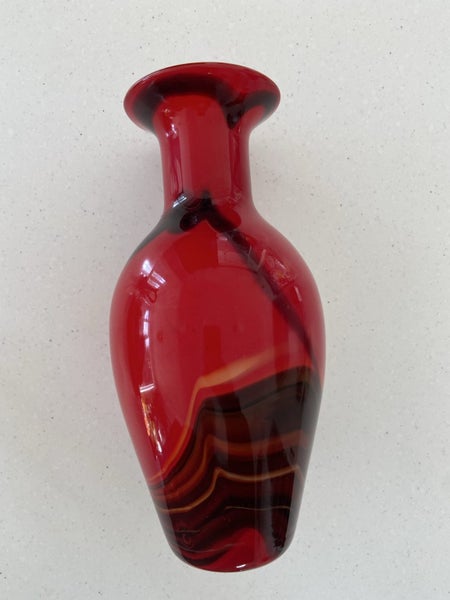 Opaline glass vase63615264063106111