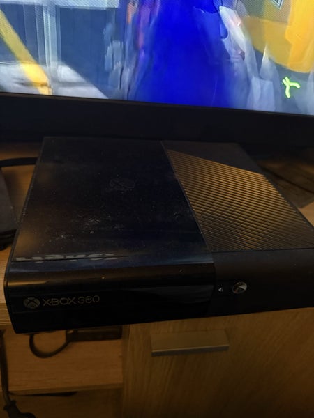Xbox 360 with HDMI/Power Cord and 5x games (No Controllers) Carousel 1