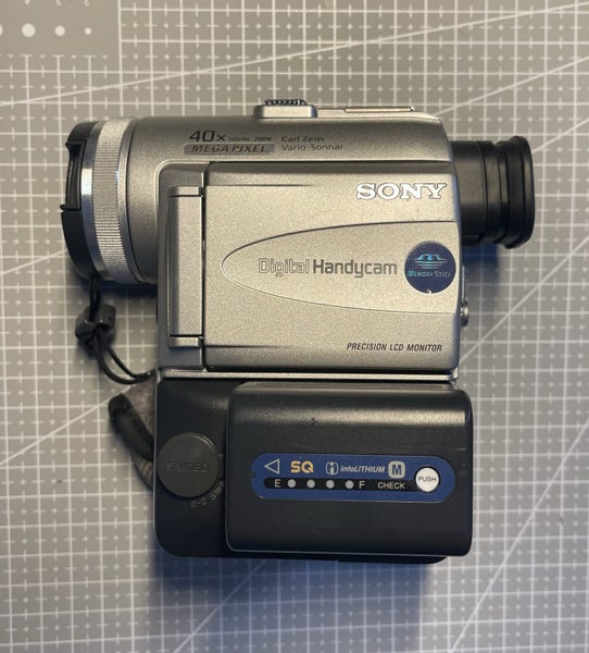 Sony DCR-PC100 Mini DV handy cam Carousel 1
