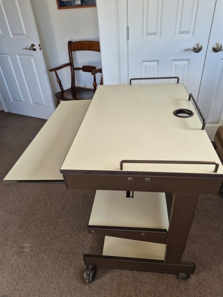 Computer Table / Desk Carousel 2