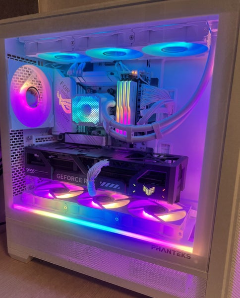 Ultimate White-Themed Gaming PC RTX 5090 + Ryzen 9800X3D + 64 GB DDR5 + 2TB SSD Carousel 1