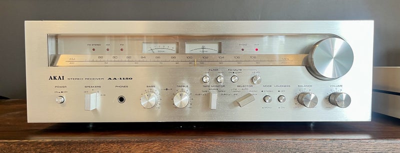 Akai AA-1150, 50 watts per channel into 8O (stereo) from 1978, great condition Carousel 1