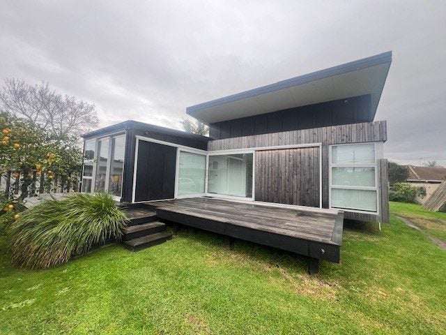 Image 1 of 7