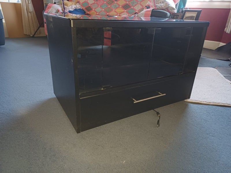 TV Cabinet Carousel 1