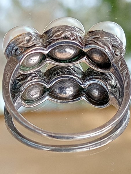 Late Victorian Handmade Natural 3-Pearl 8mm Ring Carousel 2