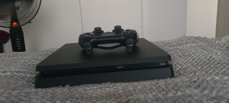 Playstation 4 slim Carousel 2