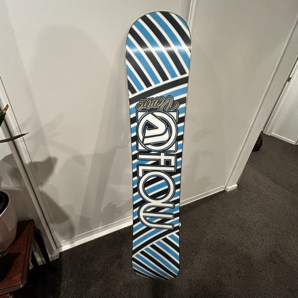 Flow Venus snowboard and bindings Carousel 2