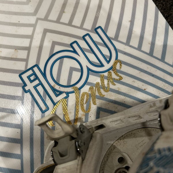 Flow Venus snowboard and bindings Carousel 5