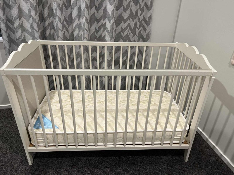 Baby cot Carousel 1