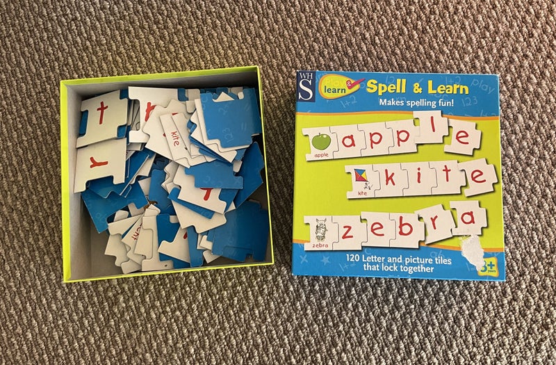 Spell and Learn children’s educational reading and writing game Carousel 1