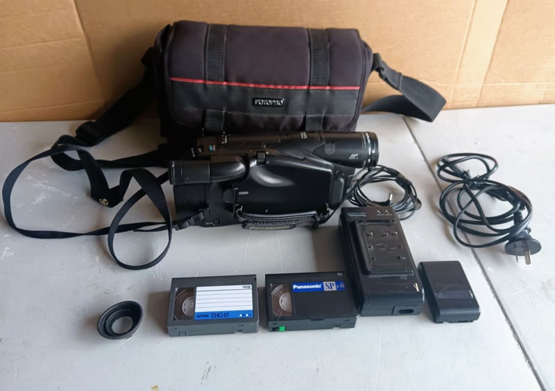 PANASONIC NV-R33 VIDEO CAMERA Carousel 1