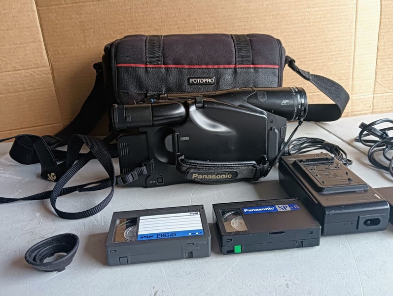 PANASONIC NV-R33 VIDEO CAMERA Carousel 2